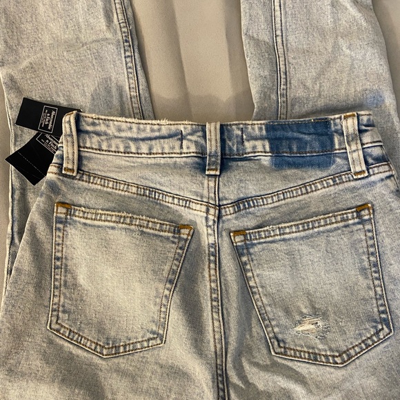 Abercrombie & Fitch the High Rise Straight Jeans Curve Love Brand New - Picture 3 of 3